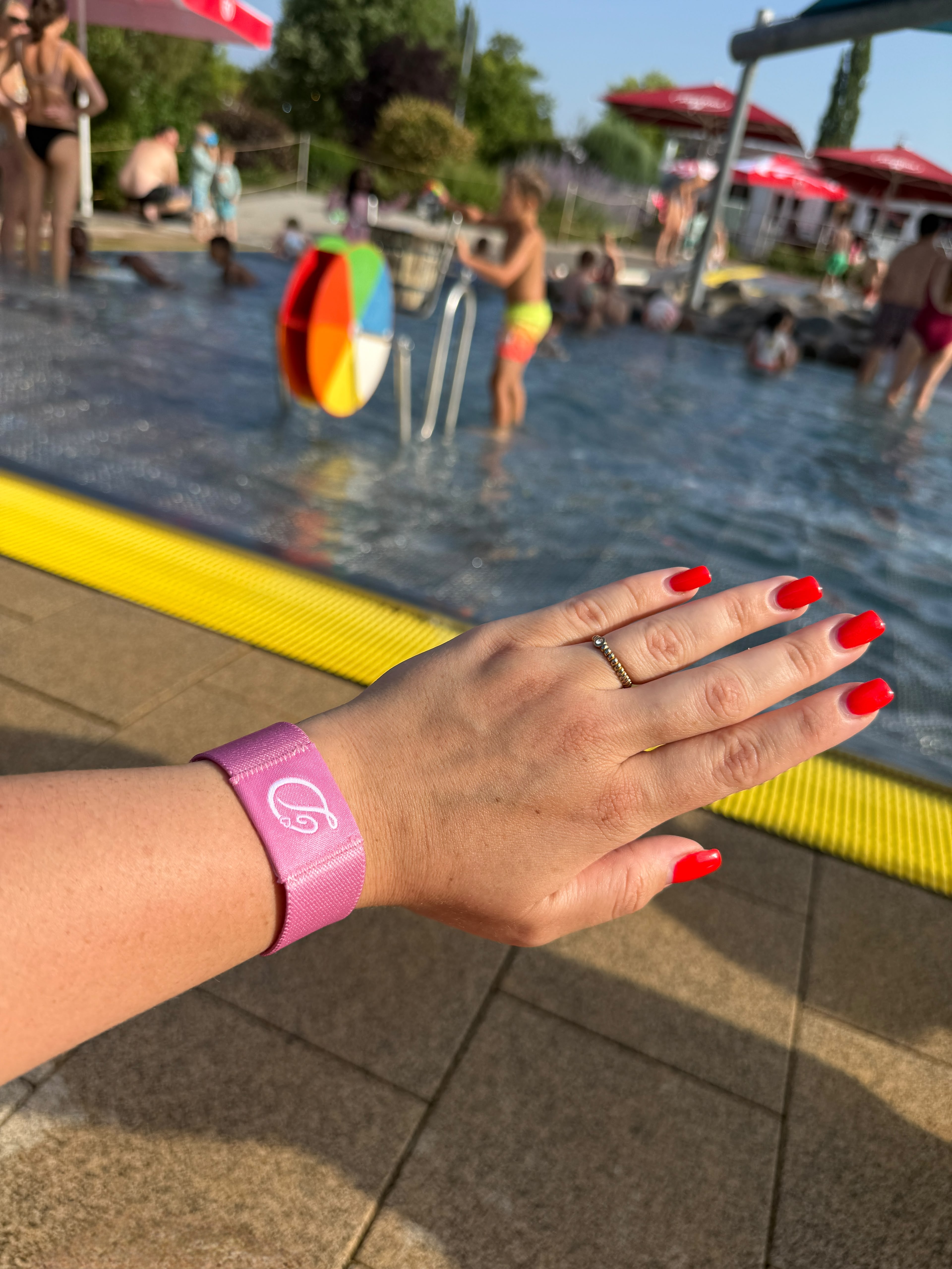 Dailymom Glow im Freibad